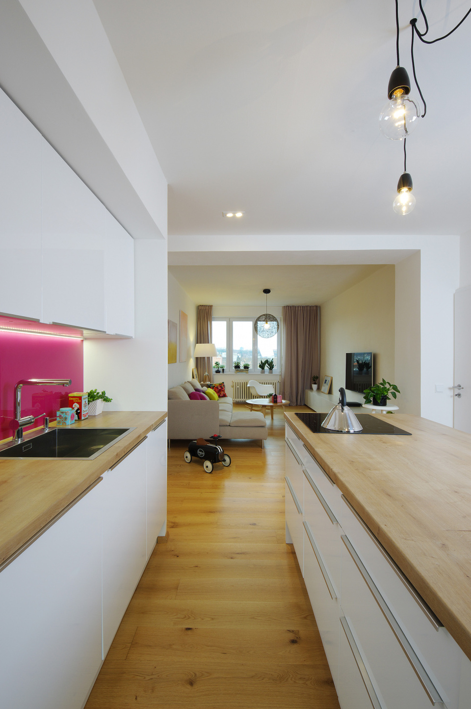 propojené prostory kuchyně s obývací částí | 1+1 atelier